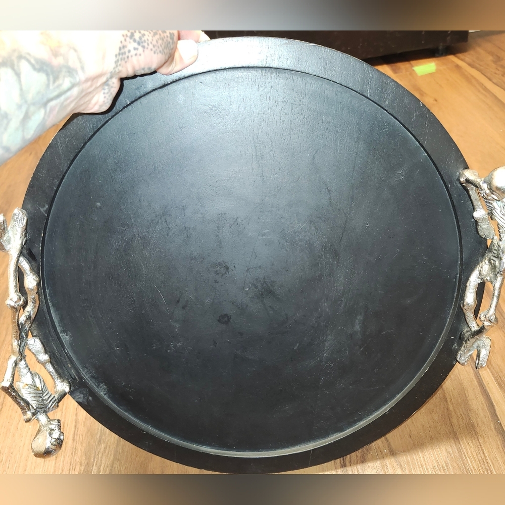 16" Diameter Black Sturdy Wood Serving Tray w Silver Tone Skeleton Handles - Picture 6 of 11